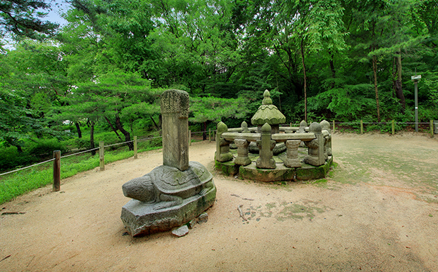 Placenta Chamber and Stele of King Seongjong